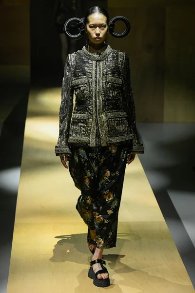 Look 18